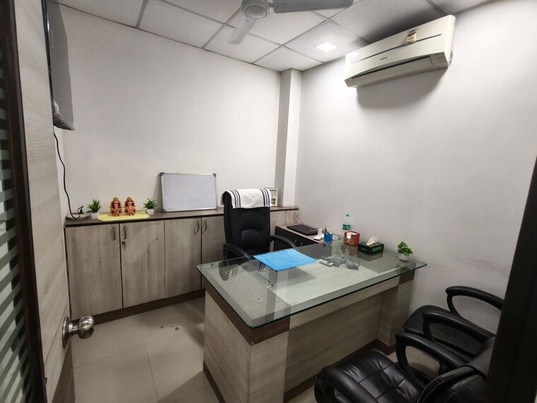 Team Area, netaji subhash place Commercial Office Space 475 Sq.Ft. In Netaji Subhash Place Delhi 10447044