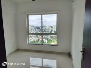 Room in 4 BHK Apartment at Kolte Patil Stargaze, Bavdhan – for Rent