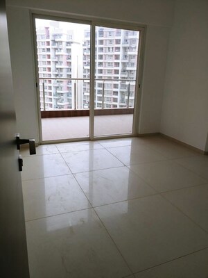 Room in 4 BHK Apartment at Kolte Patil Stargaze, Bavdhan – for Rent