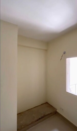 Room in 2 BHK Apartment at Amrapali Dream Valley – for Sale