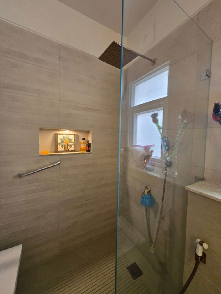 Bathroom, sector 10a 3 Bedroom 2200 Sq.Ft. Builder Floor In Sector 10a Gurgaon 10447158