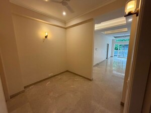 Room in 3 BHK Builder Floor at Sector 10a – for Rent