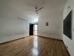 Room in 4 BHK Independent House at Sector 4 – for Rent