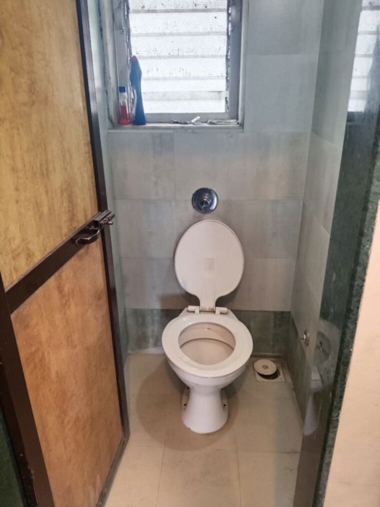 Bathroom, naupada 2 Bedroom 800 Sq.Ft. Apartment In Naupada Thane 10447183