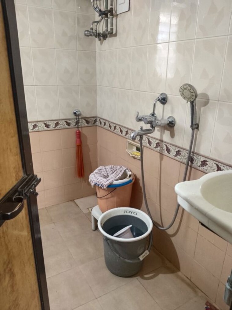 Bathroom, naupada 2 Bedroom 800 Sq.Ft. Apartment In Naupada Thane 10447183