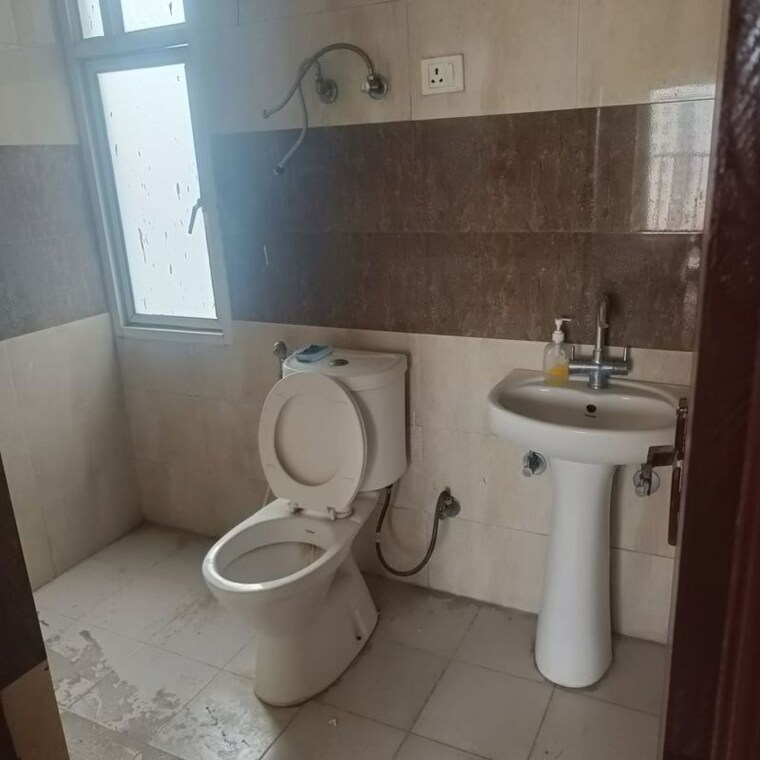 Bathroom, panchsheel-greens-ii 2 Bedroom 915 Sq.Ft. Apartment In Sector 16 Greater Noida Greater Noida 9609382