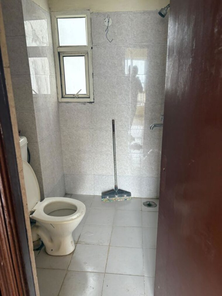 Bathroom, panchsheel-greens-ii 2 Bedroom 915 Sq.Ft. Apartment In Sector 16 Greater Noida Greater Noida 9609382