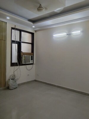 Room in 3 BHK Builder Floor at Vasant Kunj – for Rent