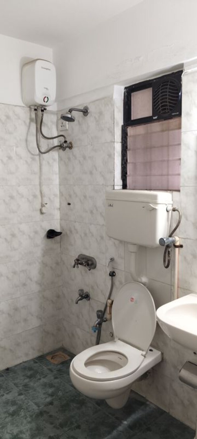 Bathroom, montreal-tower 4 Bedroom 1500 Sq.Ft. Apartment In Andheri West Mumbai 10447294