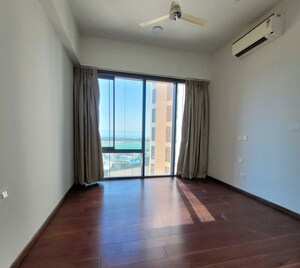 Room in 3 BHK Apartment at Piramal Mahalaxmi, Mahalaxmi – for Rent