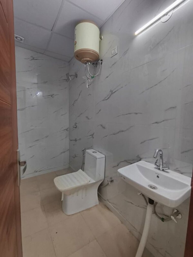 Bathroom, jawahar nagar 2 Bedroom 650 Sq.Ft. Builder Floor In Jawahar Nagar Delhi 10447307