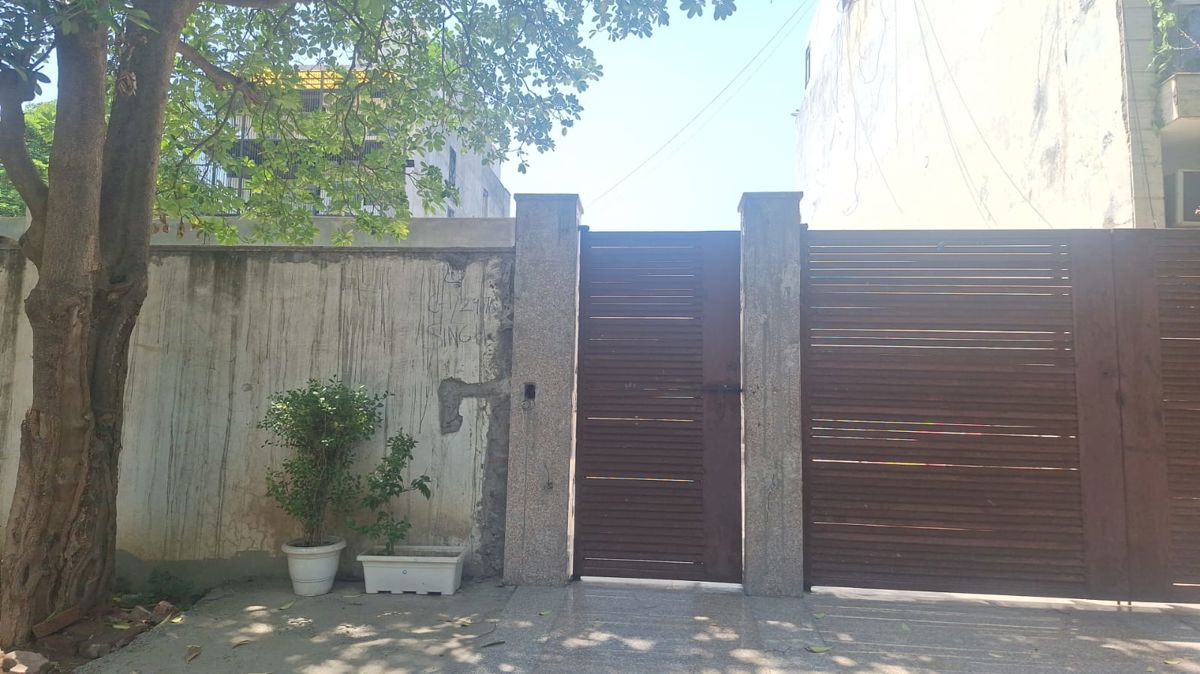 826 Sq.Yd. Plot in Sushant Lok I