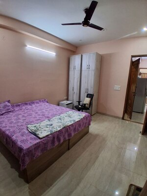 Bedroom in 3 BHK Builder Floor at Sector 40 – for Rent