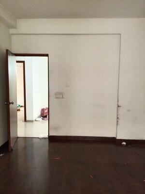 Room in 2.5 BHK Apartment at Mahagun Mywoods, Sector 16c Greater Noida – for Rent