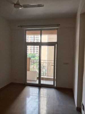 Room in 2.5 BHK Apartment at Mahagun Mywoods, Sector 16c Greater Noida – for Rent