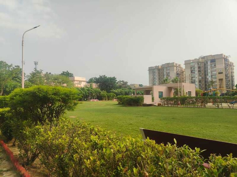 Garden, amrapali-grand 3 Bedroom 1850 Sq.Ft. Apartment In Zeta I Greater Noida Greater Noida 10447355
