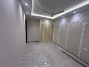 Building Lobby in 3 BHK Builder Floor at Kadarpur – for Sale
