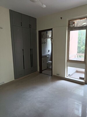 Room in 2 BHK Apartment at Unitech Woodstock Floors, Sector 50 – for Rent