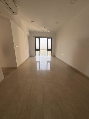 Room in 3 BHK Apartment at Lodha The Park, Worli – for Rent