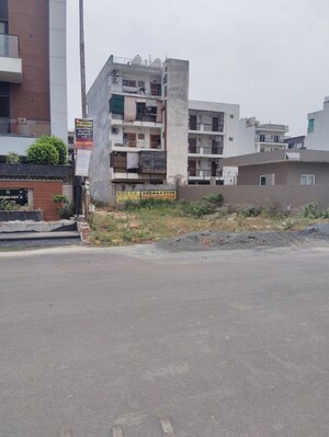  Plot For Sale in Sector 77