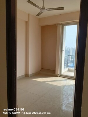Room in 3 BHK Apartment at Amrapali O2 Valley, Tech Zone 4 Greater Noida – for Sale