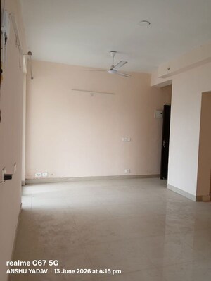 Room in 3 BHK Apartment at Amrapali O2 Valley, Tech Zone 4 Greater Noida – for Sale