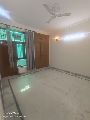 Room in 1 BHK Builder Floor at Sector 55 – for Rent