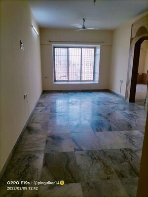 Room in 2 BHK Apartment at Llyod Estate, Wadala – for Rent