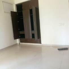3 BHK + Servant Room Apartment For Rent in JMD Gardens
