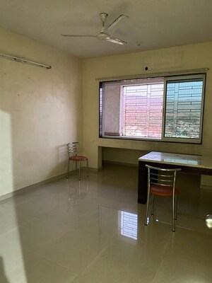 Room in 3 BHK Apartment at Lokhandwala Octacrest, Kandivali East – for Sale