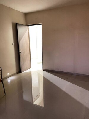 Furnished Amenities in 3 BHK Apartment at Lokhandwala Octacrest, Kandivali East – for Sale