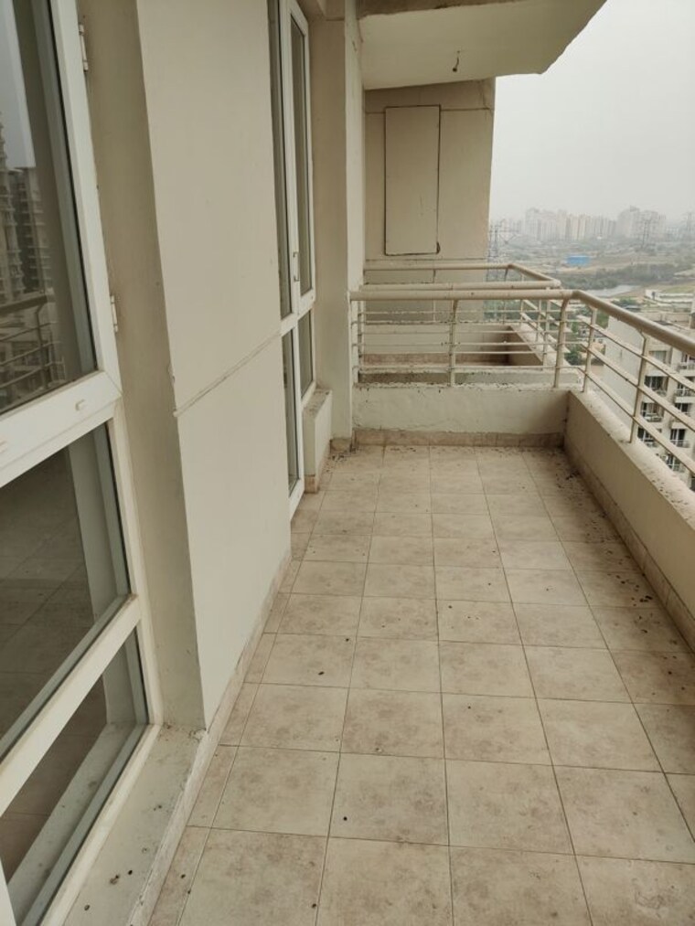 Balcony, indiabulls-centrum-park 2.5 Bedroom 1481 Sq.Ft. Apartment In Sector 103 Gurgaon 10447506