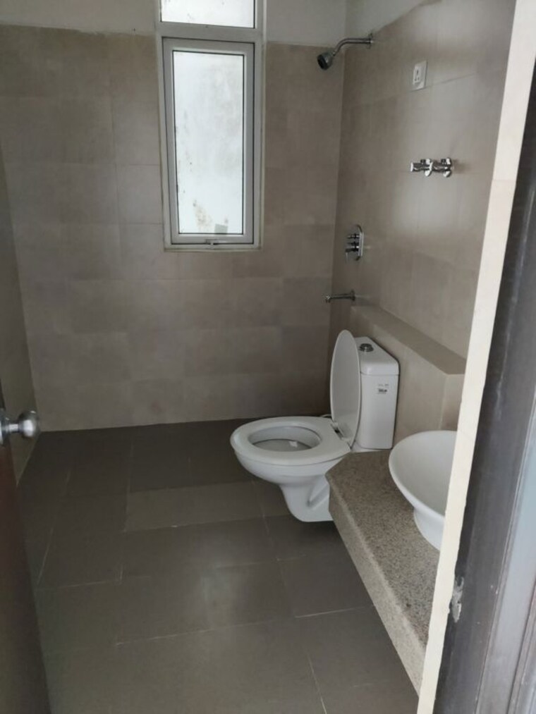 Bathroom, indiabulls-centrum-park 2.5 Bedroom 1481 Sq.Ft. Apartment In Sector 103 Gurgaon 10447506