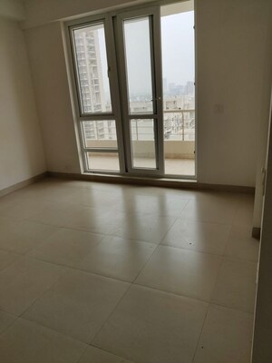 Room in 2.5 BHK Apartment at Indiabulls Centrum Park, Sector 103 – for Rent