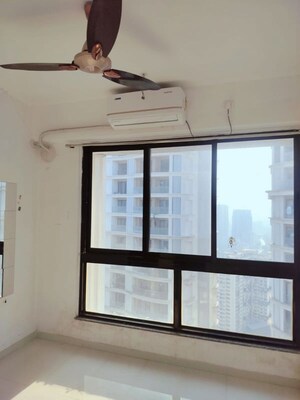 Room in 2 BHK Apartment at Sunteck Avenue 2, Goregaon West – for Rent