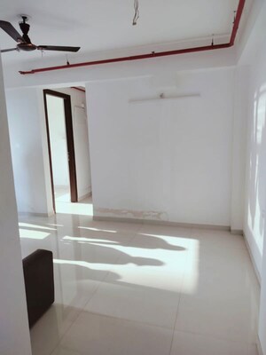 Furnished Amenities in 2 BHK Apartment at Sunteck Avenue 2, Goregaon West – for Rent