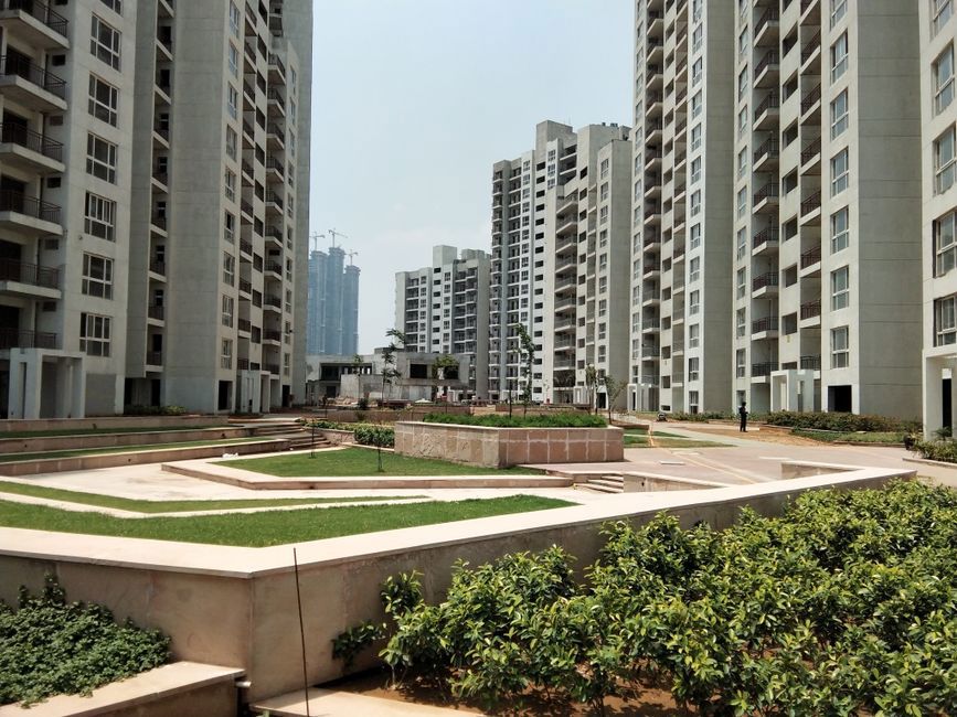 2 BHK + Servant Room 1700 Sq.Ft. Apartment in Umang Winter Hills