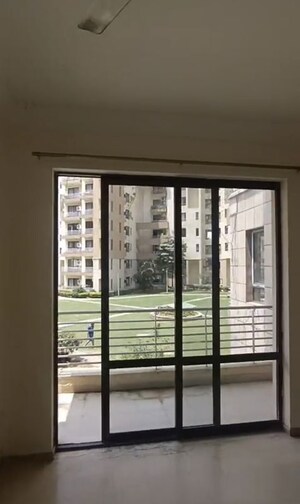 Room in 3 BHK Apartment at Unitech Fresco, Sector 50 – for Rent