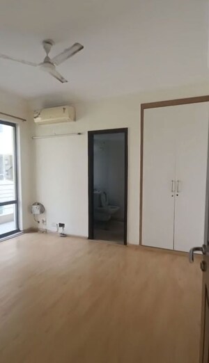Room in 3 BHK Apartment at Unitech Fresco, Sector 50 – for Rent