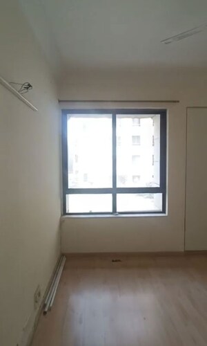 Room in 3 BHK Apartment at Unitech Fresco, Sector 50 – for Rent