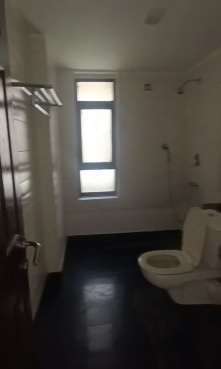Bathroom, unitech-fresco 3 Bedroom 1650 Sq.Ft. Apartment In Sector 50 Gurgaon 10447486