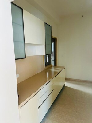 Room in 4 BHK Apartment at Piramal Mahalaxmi, Mahalaxmi – for Rent