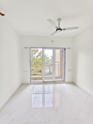 Room in 1 BHK Apartment at Squarefeet Imperial Square, Ghodbunder Road – for Rent