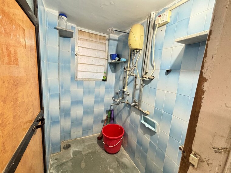 Bathroom, ic colony 1 Bedroom 400 Sq.Ft. Apartment In Ic Colony Mumbai 10447593