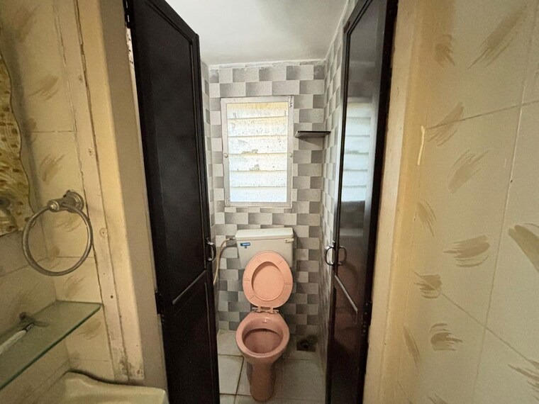 Bathroom, ic colony 1 Bedroom 400 Sq.Ft. Apartment In Ic Colony Mumbai 10447593