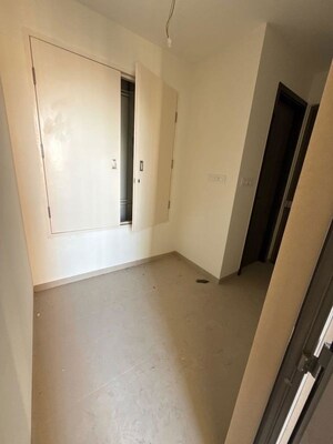 Room in 4 BHK Apartment at Piramal Mahalaxmi, Mahalaxmi – for Rent