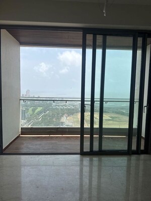 Room in 4 BHK Apartment at Piramal Mahalaxmi Central Tower, Mahalaxmi – for Rent