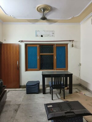 Living Room in 2 BHK Independent House at Sector 55 – for Rent