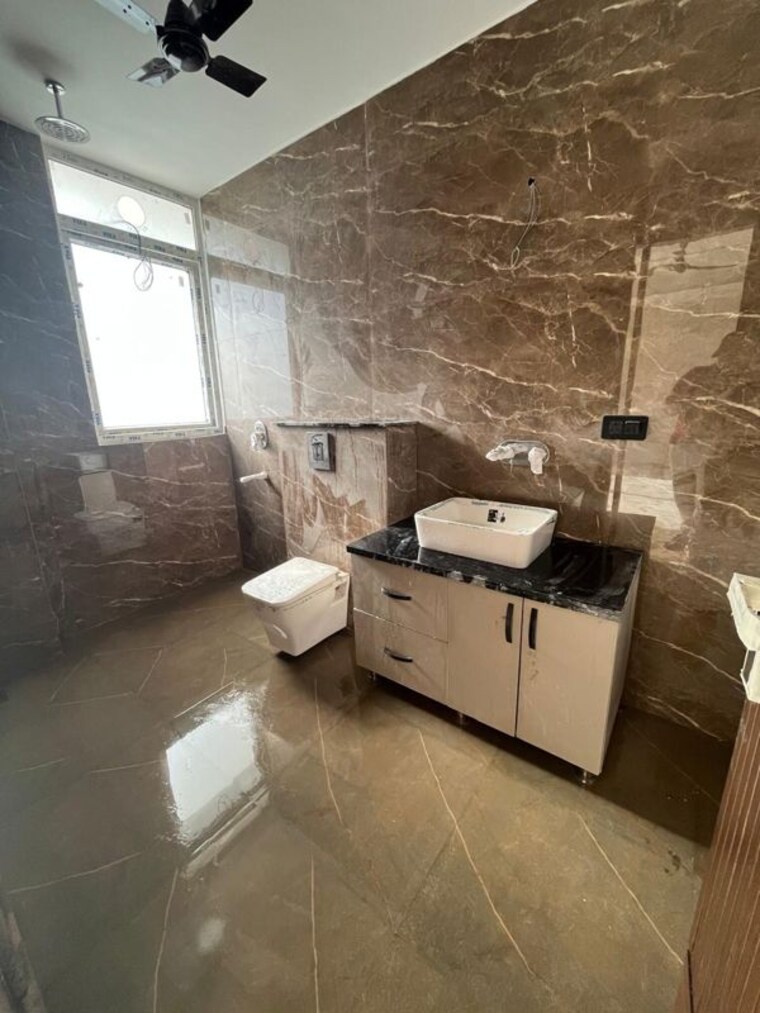 Kitchen, emaar-emerald-floors-premier 4 Bedroom 1950 Sq.Ft. Builder Floor In Sector 65 Gurgaon 10447599