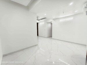 Room in 2 BHK Apartment at Saket – for Rent